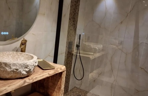 Pont-Sainte-Maxence Bed & Breakfast | Jaccuzi sauna hammam
