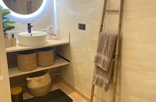 Montrouge Apartment | Jaccuzzi Sauna Private Spa Paris
