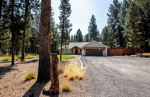 Three Rivers House | JACI97-Updated Home, HUGE Backyard