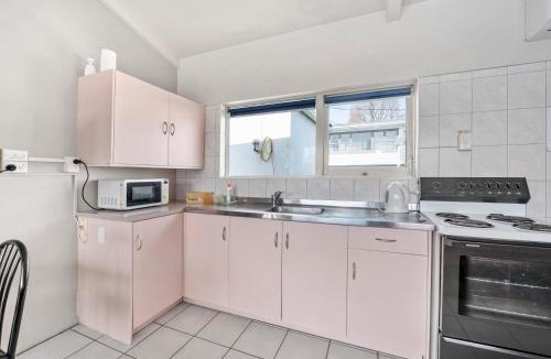 Ngongotaha Hotel | Jack & Di's Lakefront Motel