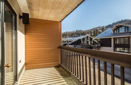 Killington Apartment | Jack S`Bearo - Slopes, Fireplace, Pool.