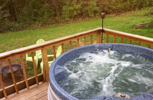 Steelville Cabin | Jack's Log Cabin Near Meramec River in Quiet Wooded Setting With Hot Tub