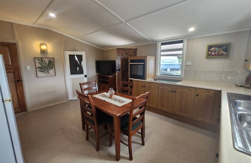 Kingscote House | Jack's Shack Kingscote