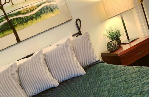 Boswell Hotel | Jack's White River Fishing Resort