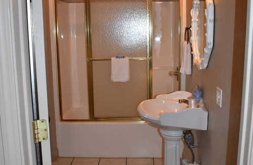 Boswell Hotel | Jack's White River Fishing Resort