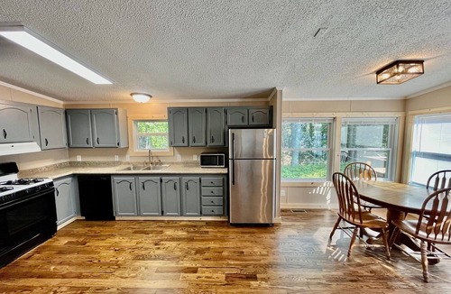 Marcell Cabin | Jack The Horse Lake Cabin -Pool Table-Wifi-Tub-Trails-Peaceful-Dining Closeby!