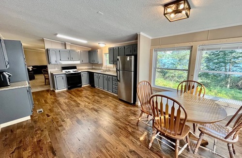 Marcell Cabin | Jack The Horse Lake Cabin -Pool Table-Wifi-Tub-Trails-Peaceful-Dining Closeby!