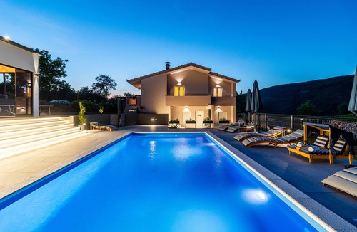 Lovrec Villa | Jackal Holiday House with heated pool and a jacuzzi
