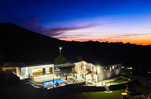 Lovrec Villa | Jackal Holiday House with heated pool and a jacuzzi