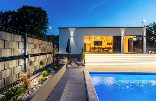 Lovrec Villa | Jackal Holiday House with heated pool and a jacuzzi