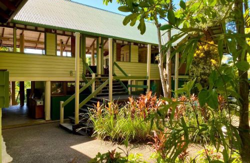 Bingil Bay Hostel | Jackaroo Treehouse Rainforest Retreat