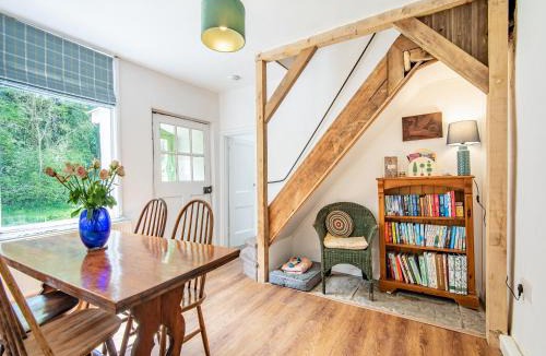 Knighton House | Jackdaw Cottage