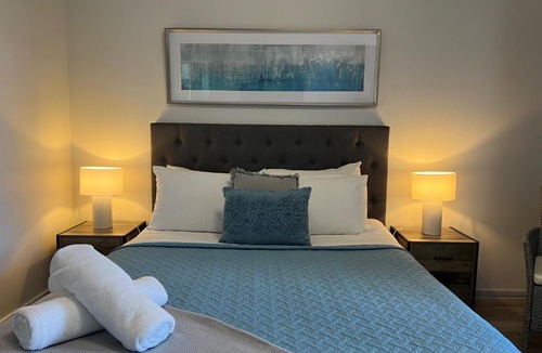 Warwick Hotel | Jackie Howe Motel