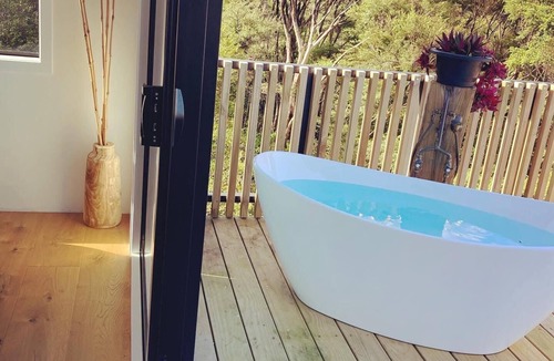 Russell House | JACKS BACH romantic getaway!