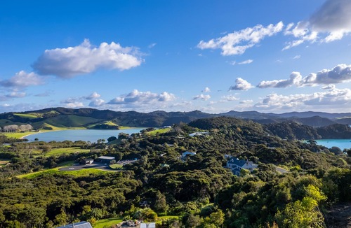 Russell House | JACKS BACH romantic getaway!