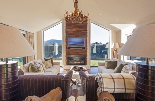 Jacks Point House | Jacks Point Lodge |Ski|Golf Or Relax |BBQ