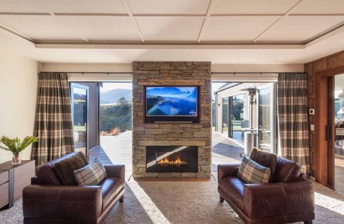 Jacks Point House | Jacks Point Lodge |Ski|Golf Or Relax |BBQ