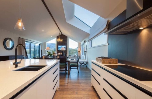 Jacks Point House | Jacks Point Lodge |Ski|Golf Or Relax |BBQ