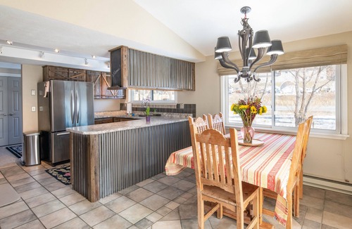 Jackson House | Jackson Hole 2 Bed 2 Bath plus office w/murphy bed and Great Views.