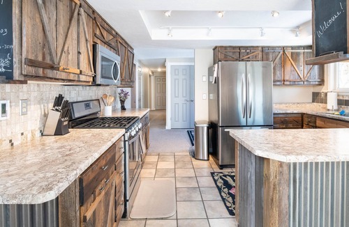 Jackson House | Jackson Hole 2 Bed 2 Bath plus office w/murphy bed and Great Views.