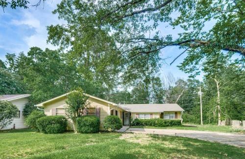 Tougaloo House | Jackson Home w/Patio, 2 Grills & Ping-Pong Table!