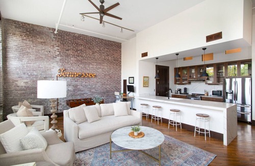 Old City Apartment | Jackson Jewel - Downtown Suite