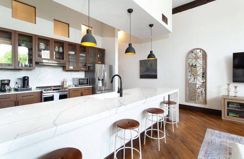 Old City Apartment | Jackson Jewel - Downtown Suite