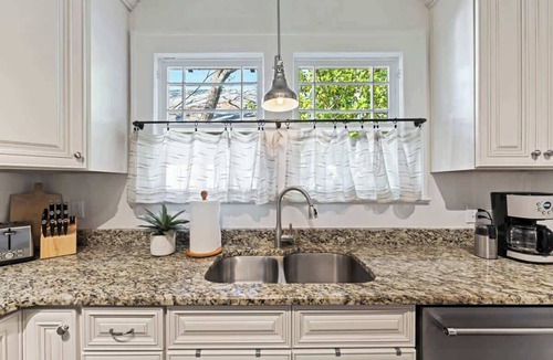 Fairfax House | "Jacksonville Gem: Stylish Home Tropical Backyard