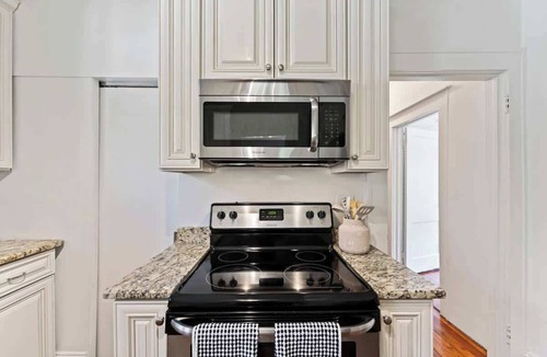 Fairfax House | "Jacksonville Gem: Stylish Home Tropical Backyard