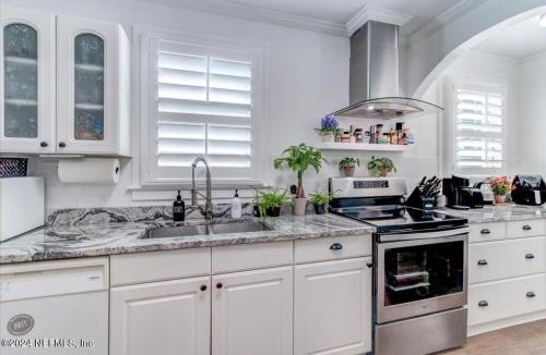 Fairfax House | Jacksonville Hideaway Modern Unit
