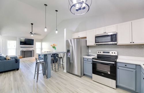 Jacksonville House | Jacksonville Retreat w/Yard ~ 16 Mi to Beach