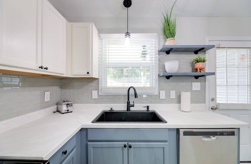Jacksonville House | Jacksonville Retreat w/Yard ~ 16 Mi to Beach
