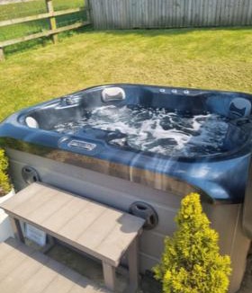 Margam Cabin | Jacob's Den Cosy pod with hot tub