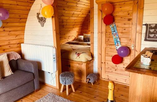 Margam Cabin | Jacob's Den Cosy pod with hot tub