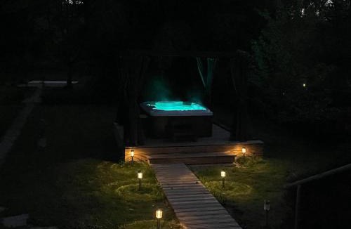 Bagneaux-sur-Loing House | Jacuzzi au bord de la rivière