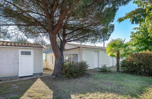 Le Cormier House | Jacuzzi, beach 500m away, 10 adults, 1 child