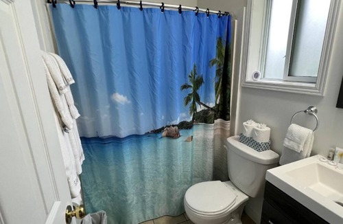 Wasaga Beach Ski Chalet | Jacuzzi Cabin - 25 min to Blue Mountain, 3 min Walk to Beach