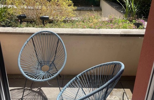 Barriere de Paris Apartment | Jacuzzi Duplex Toulouse Proche Métro