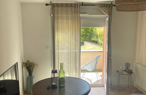 Barriere de Paris Apartment | Jacuzzi Duplex Toulouse Proche Métro