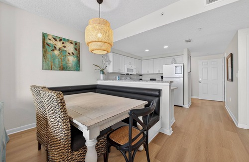 Brush - Stewarts Condo | Jacuzzi Getaway - Ocean Walk