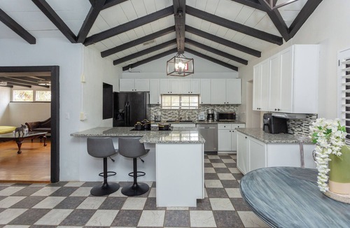 Artesia House | Jacuzzi Home - 5 min drive to FLETC!