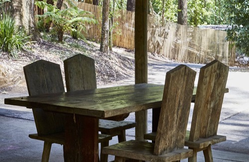 Mount Dandenong House | Jacuzzi lodge: Private rainforest with river