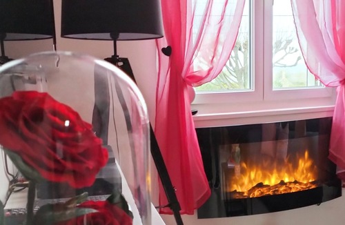 Epernay Apartment | (Jacuzzi, Netflix, Massage)💖 Love & Relax 🛀🍾