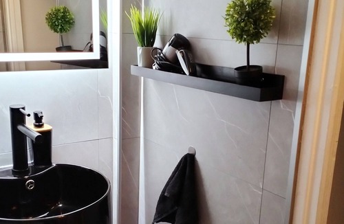 Epernay Apartment | (Jacuzzi, Netflix, Massage)💖 Love & Relax 🛀🍾