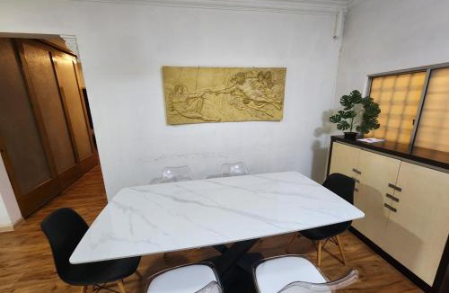 Taman Sri Endah Apartment | Jacuzzi POOL 3Bedroom, walk to Stadium