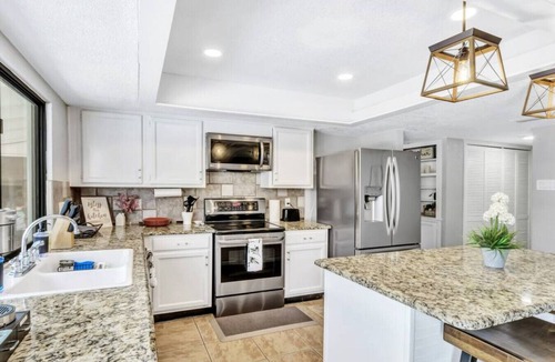 The Colony House | Jacuzzi & Pool House w/Game Room + Fire Pit