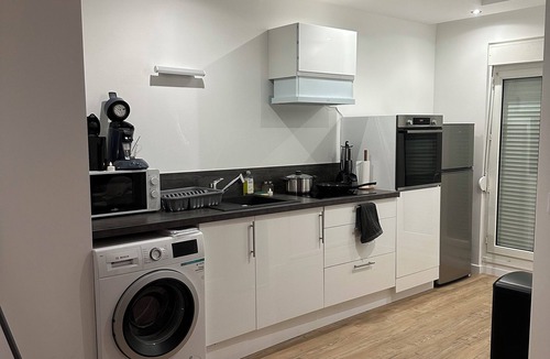 Essey-les-Nancy Apartment | Jacuzzi Privé & Cinéma – Suite Romantique