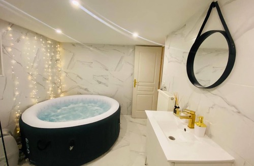 Bonnieres-sur-Seine Apartment | Jacuzzi, Romantisme et Relax