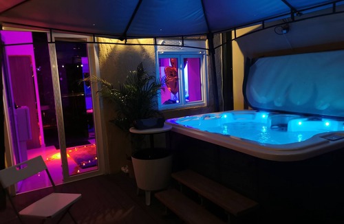 Charpennes - Charmettes Apartment | Jacuzzi studio in Lyon Villeurbanne