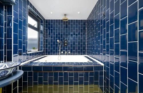 Boleyn House | Jacuzzi Suite